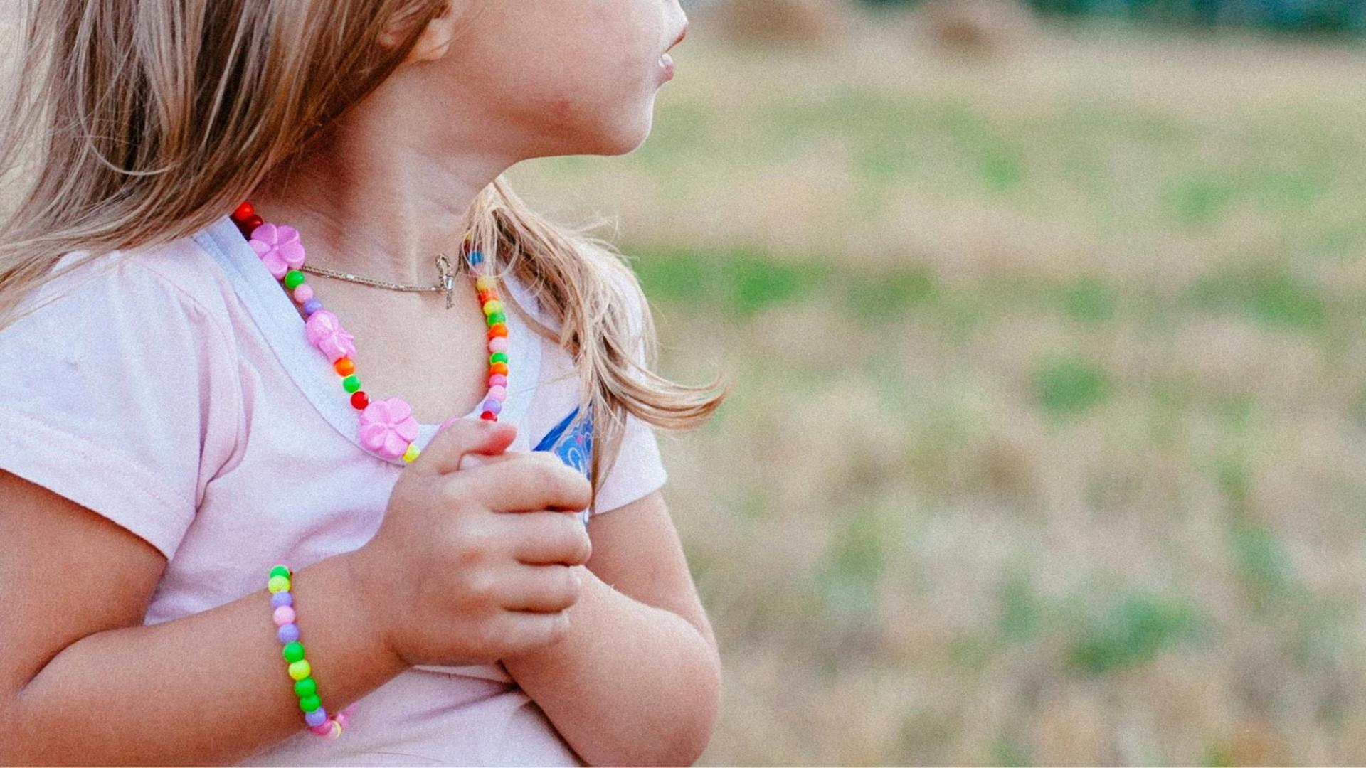 Collane di Pasta e Braccialetti di Perline: I Gioielli dei Piccoli Creativi